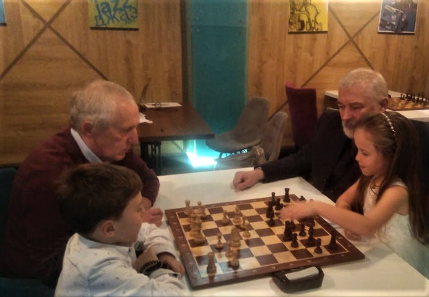 005. Сергей Фоминцев Марианна Фоминых. Chess transit